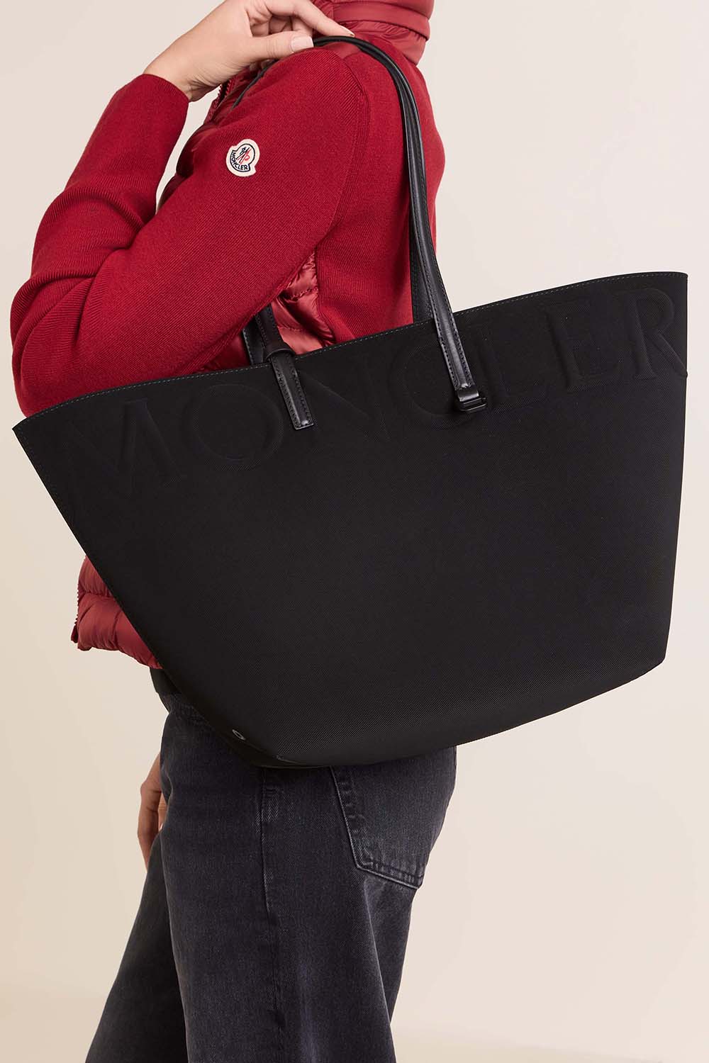 תמונת כל הלוק של תיק נשיאה